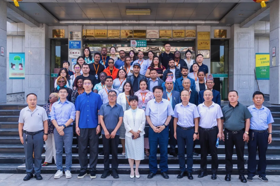 8c9d3124f8414bacad503eebe025fb72.png image.png